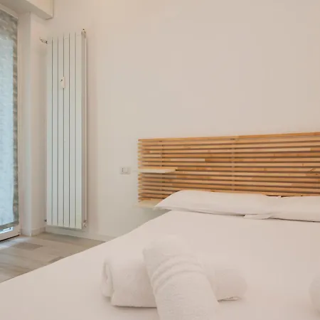 I-host - Cambiasi 8 Διαμέρισμα *